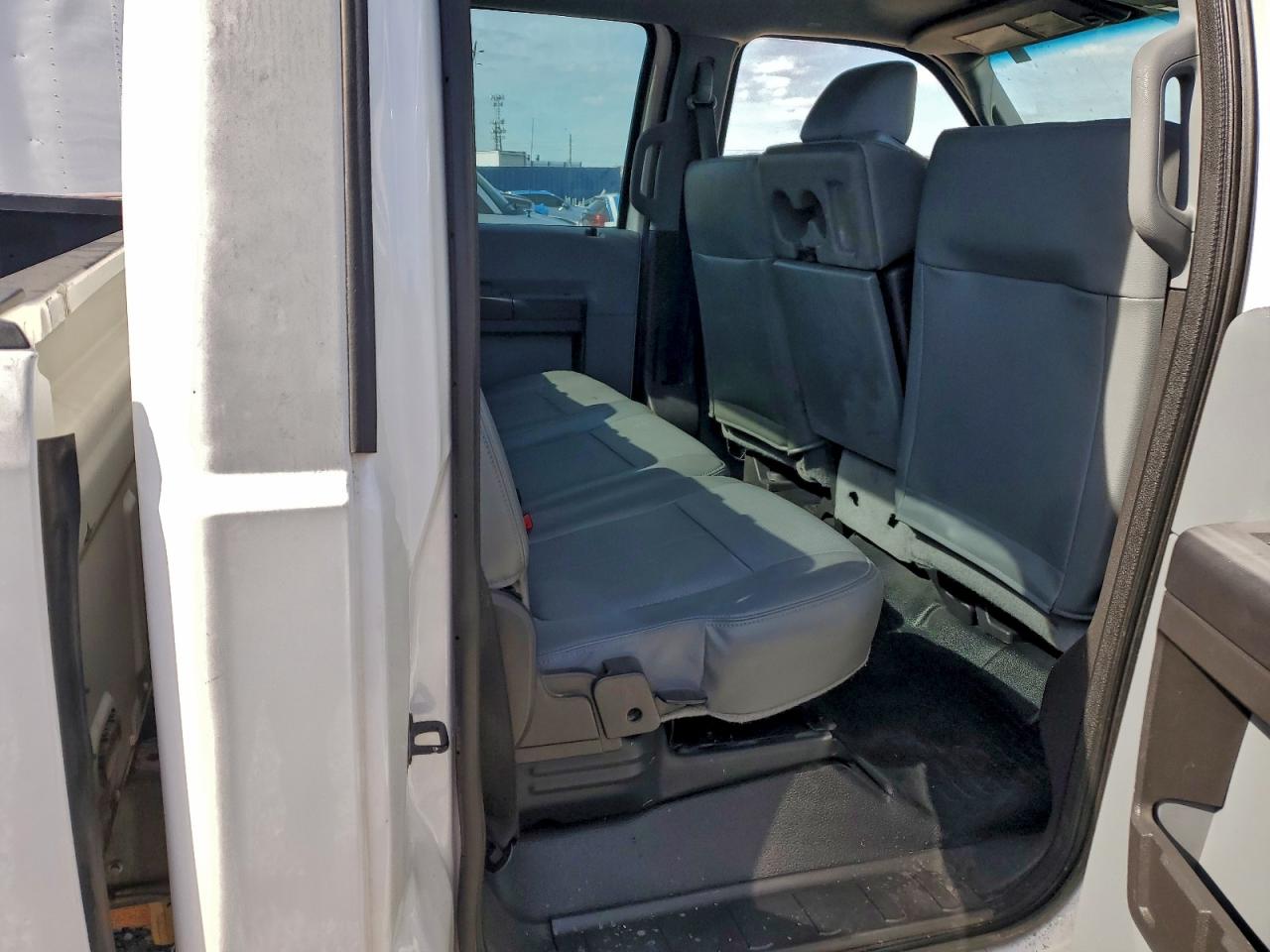 Ford F-350 Super Duty Image 10