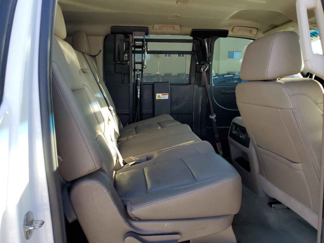 GMC Yukon C1500 Slt Image 9