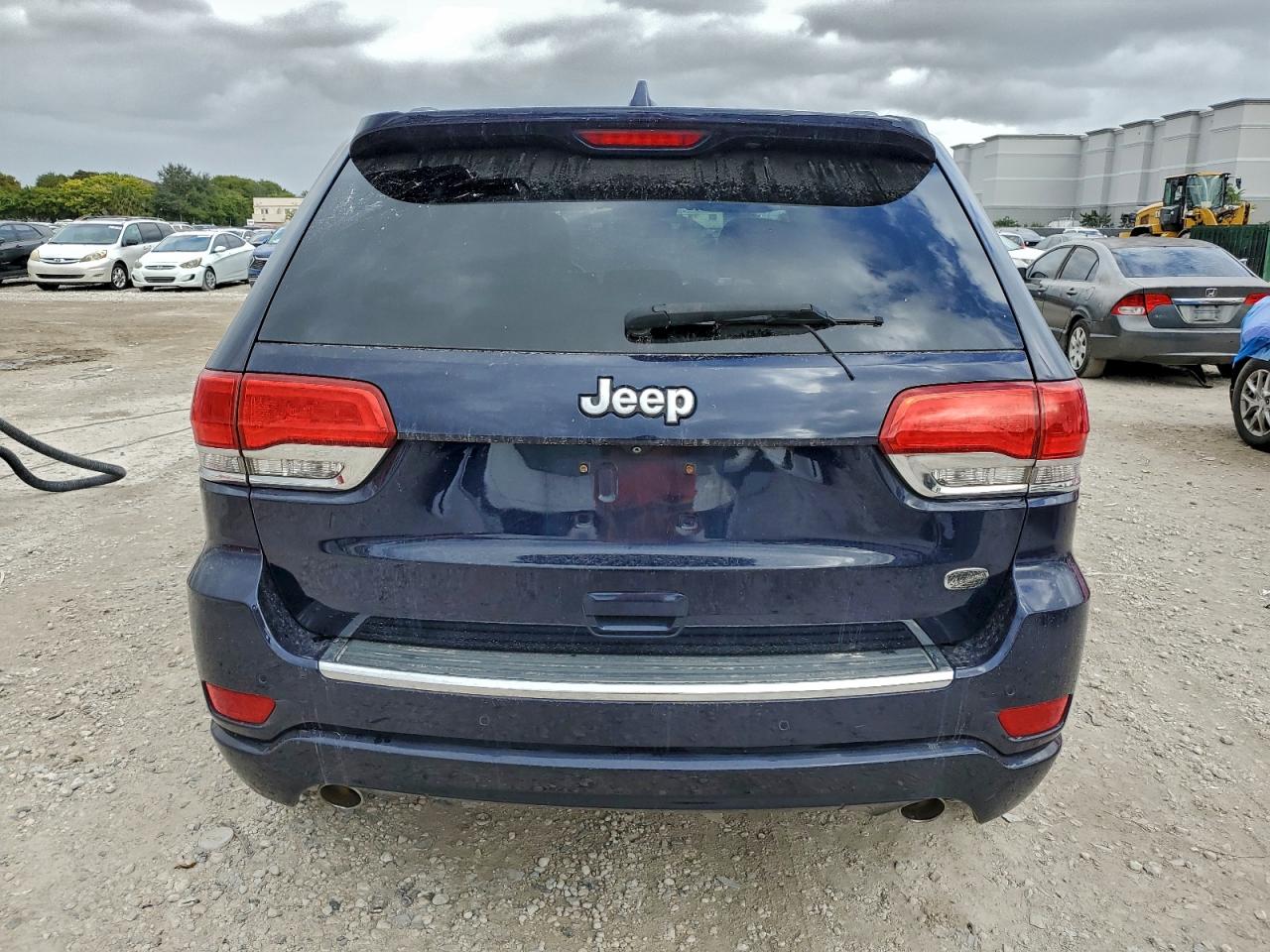 Jeep Grand Cherokee Overland Image 9