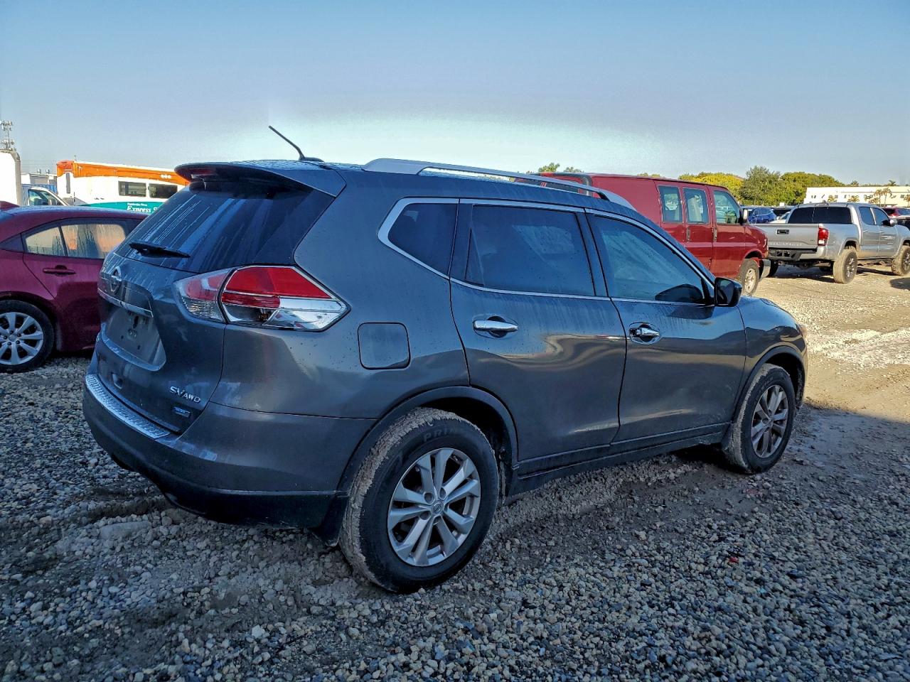 Nissan Rogue S Image 3