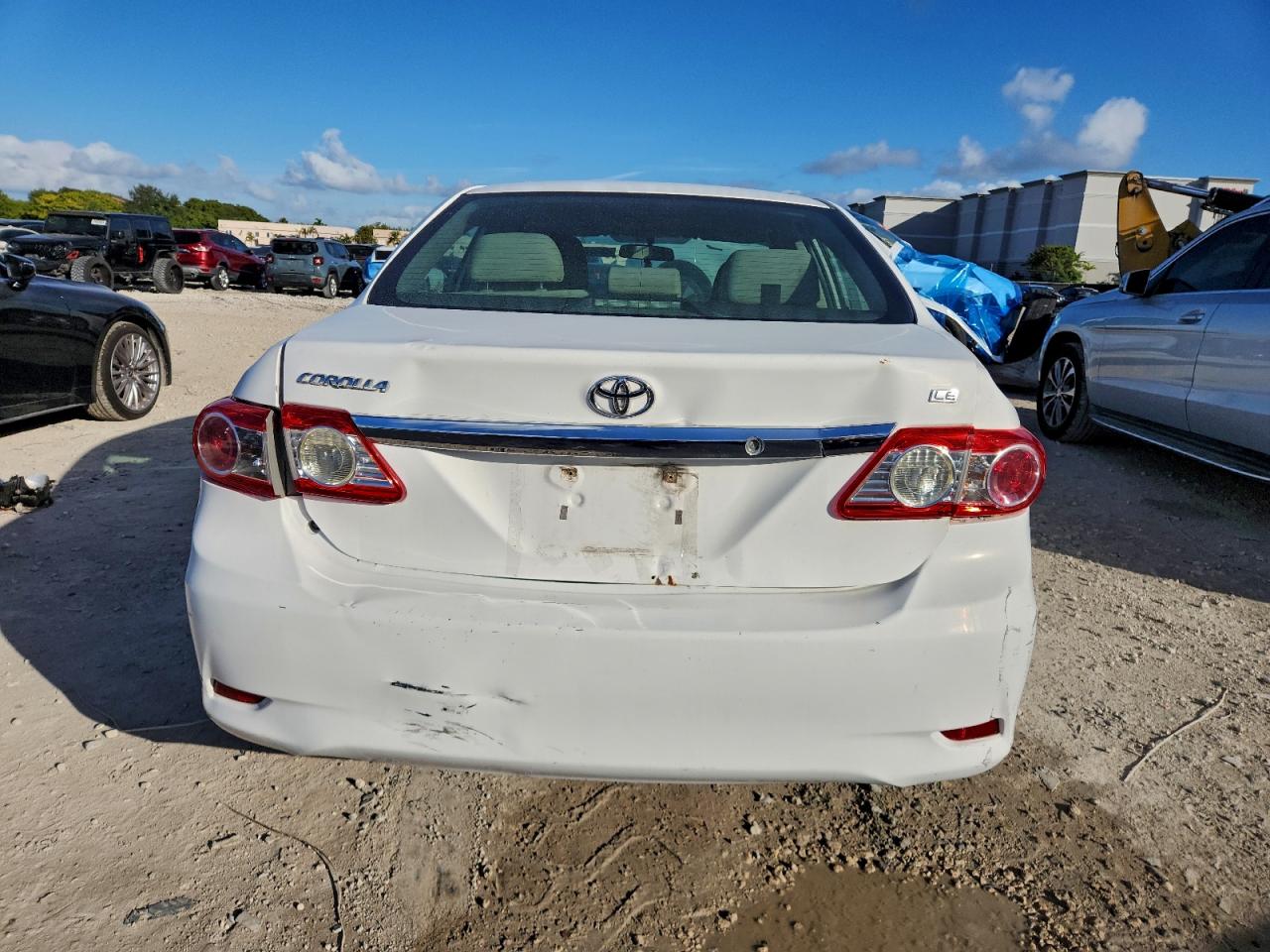 Toyota Corolla Base Image 11