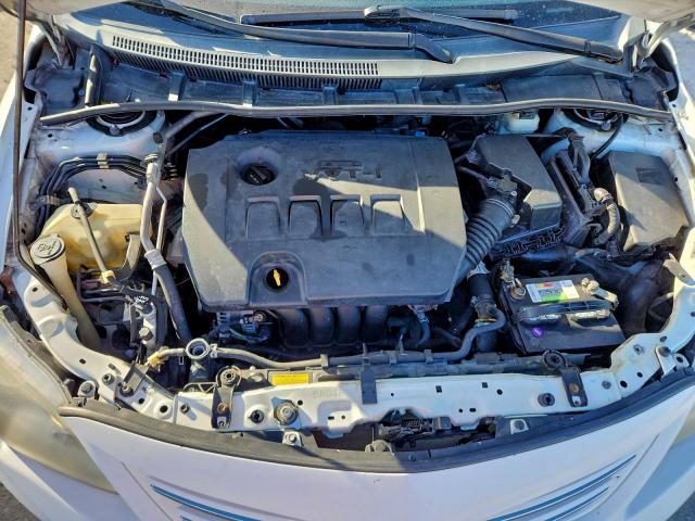 Toyota Corolla Base Image 6