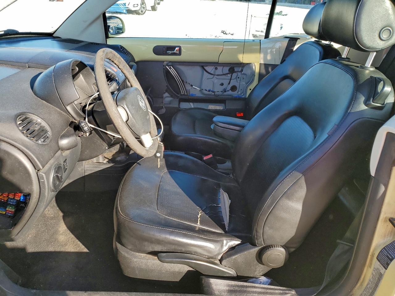 Volkswagen Beetle Convertible Option Package 1 Image 9