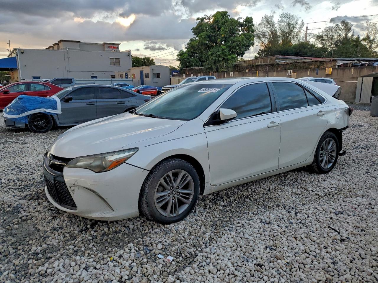 Toyota Camry Le Image 1