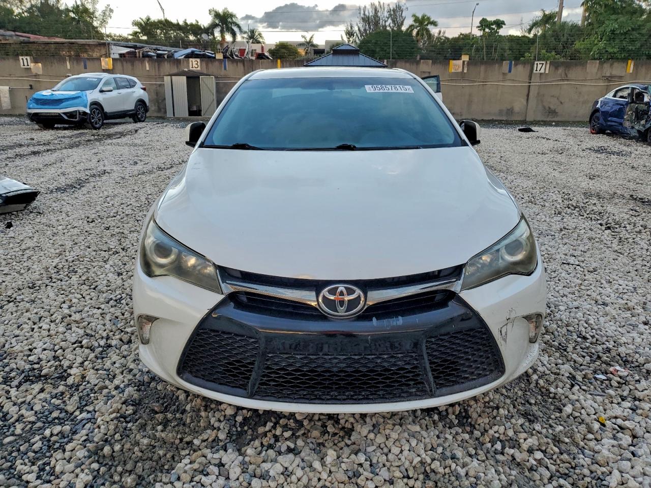 Toyota Camry Le Image 2
