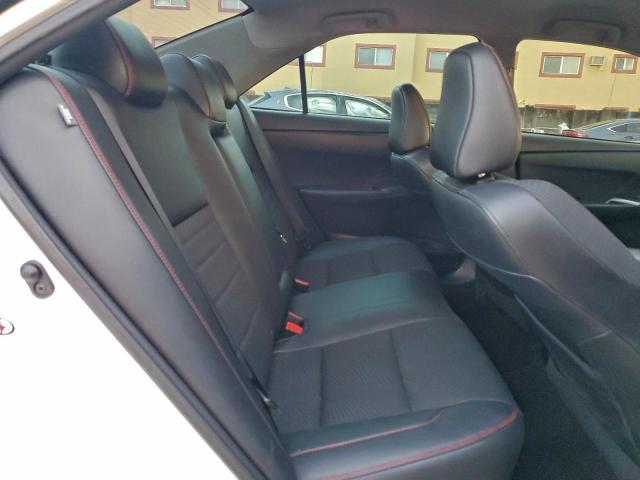 Toyota Camry Le Image 8