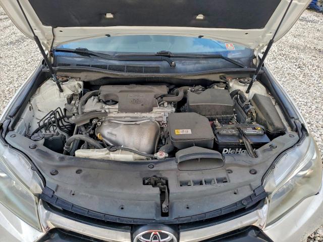 Toyota Camry Le Image 9