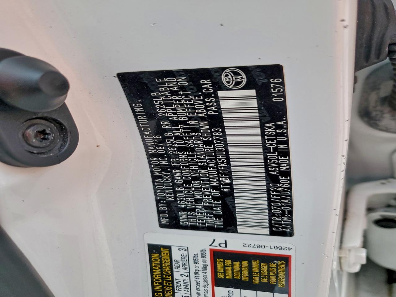 Toyota Camry Le Image 12