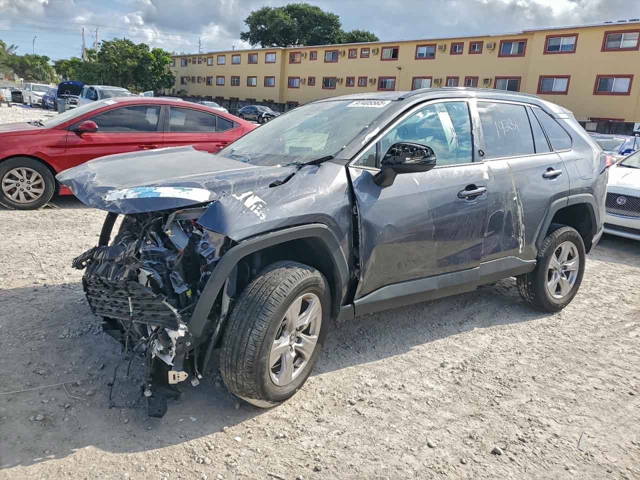 Toyota RAV4 Xle Image 1