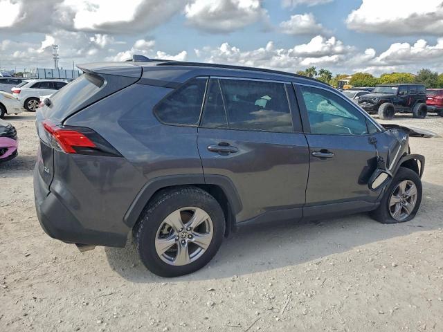 Toyota RAV4 Xle Image 12