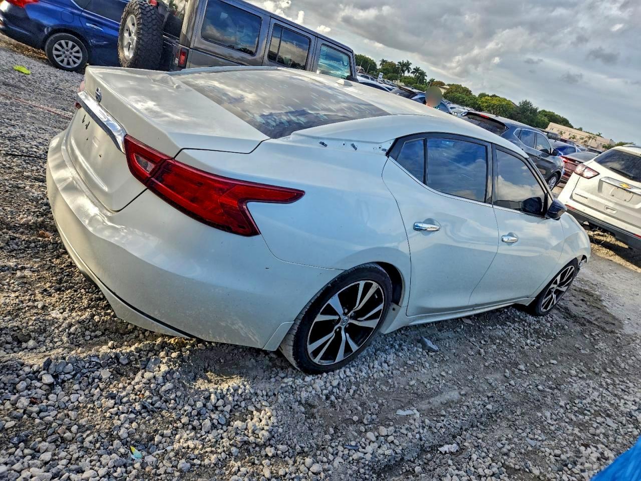 Nissan Maxima 3.5s Image 2