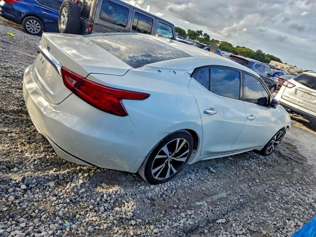 Nissan Maxima 3.5s Image 2