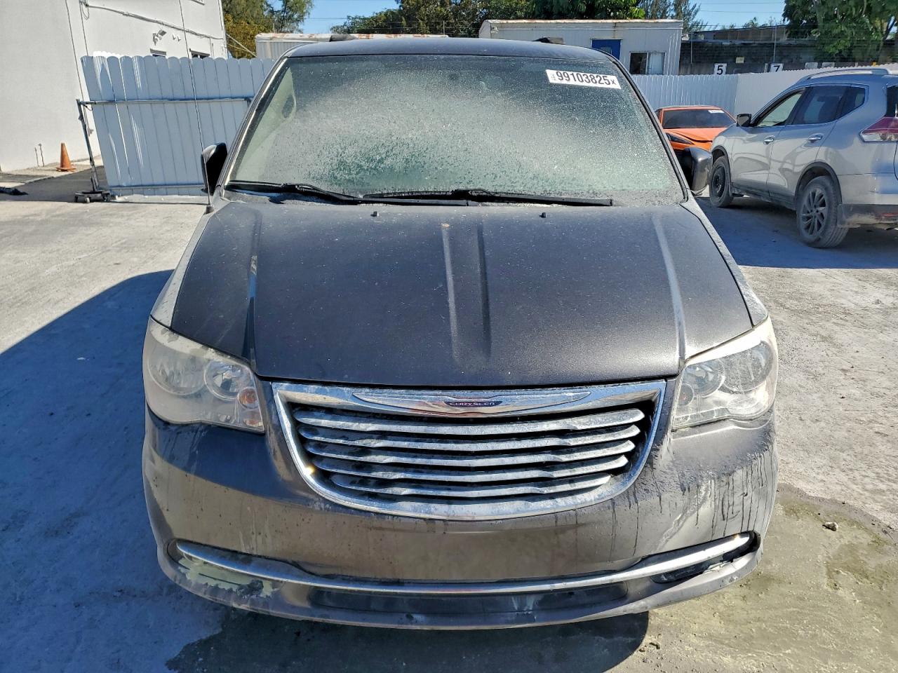 Chrysler Minivan Touring Image 10
