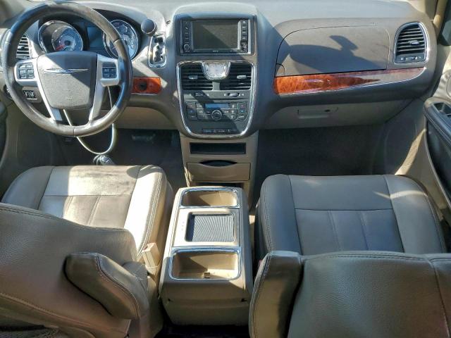 Chrysler Minivan Touring Image 11