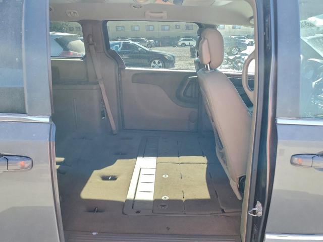 Chrysler Minivan Touring Image 4