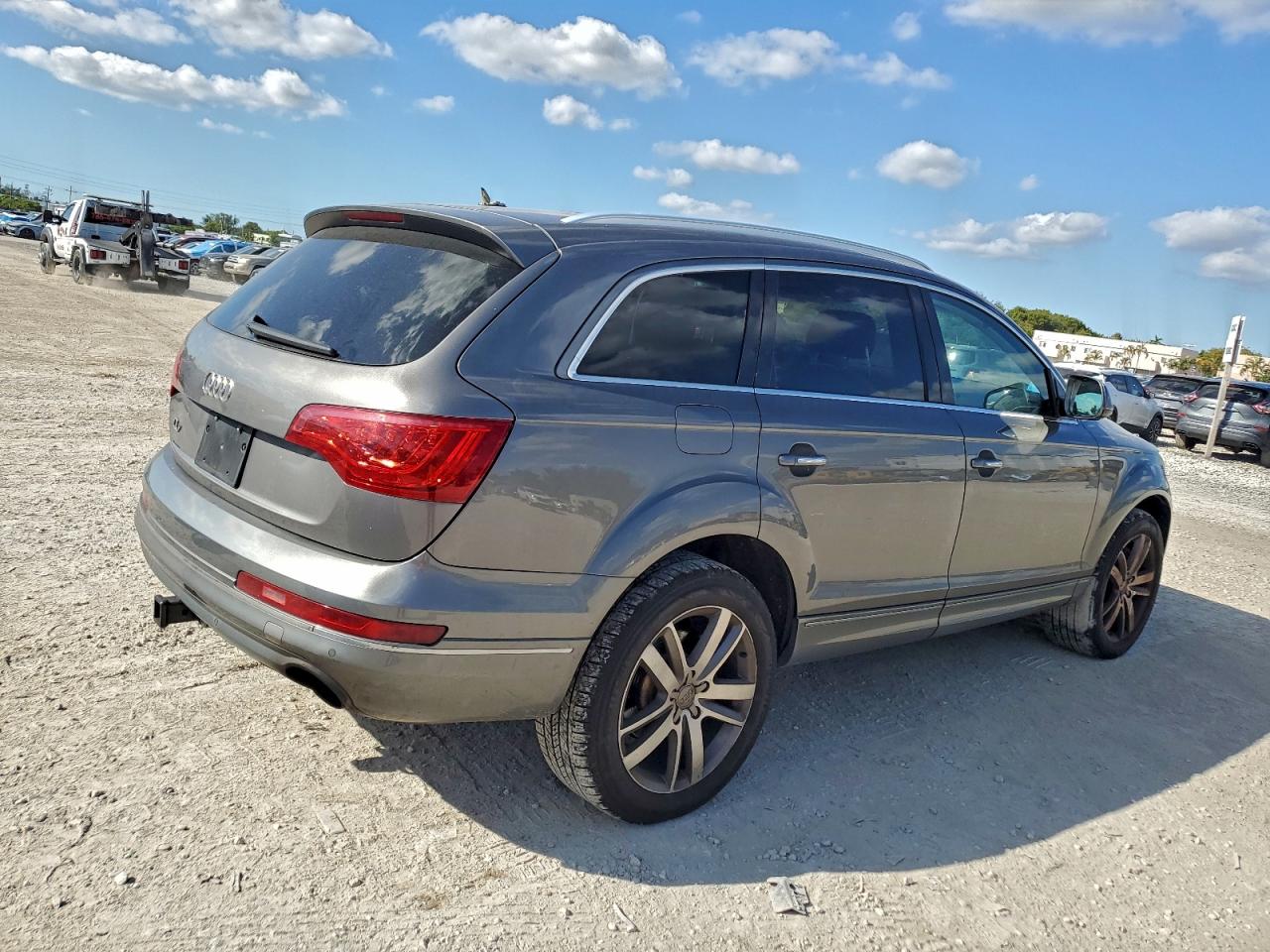 Audi Q7 Premium Plus Image 3