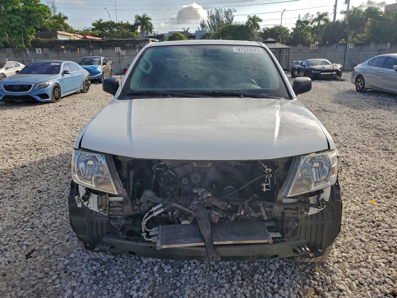 Nissan Frontier S Image 7