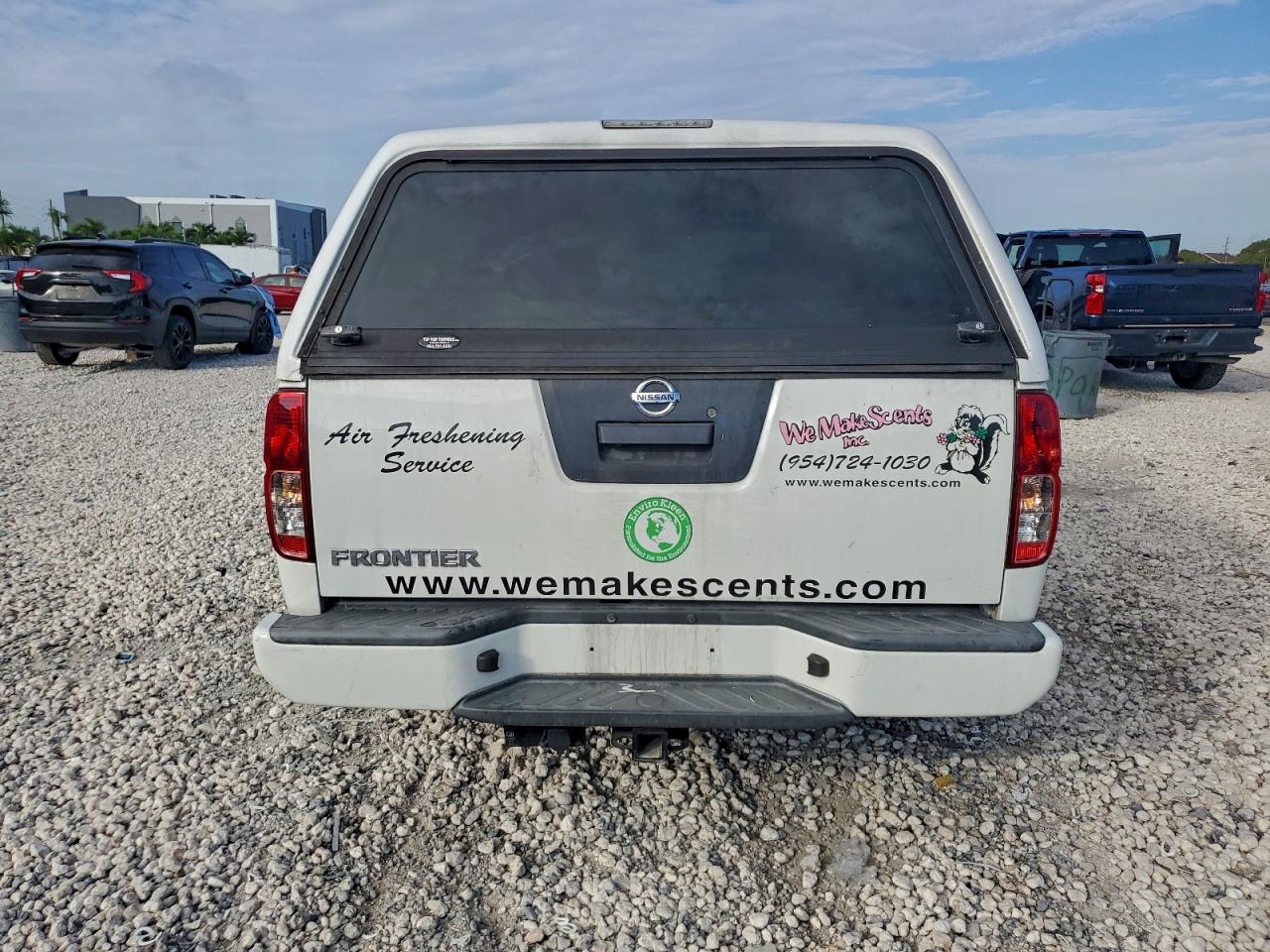 Nissan Frontier S Image 4