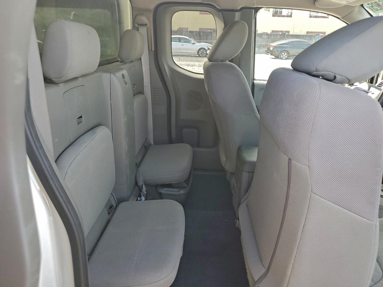 Nissan Frontier S Image 10