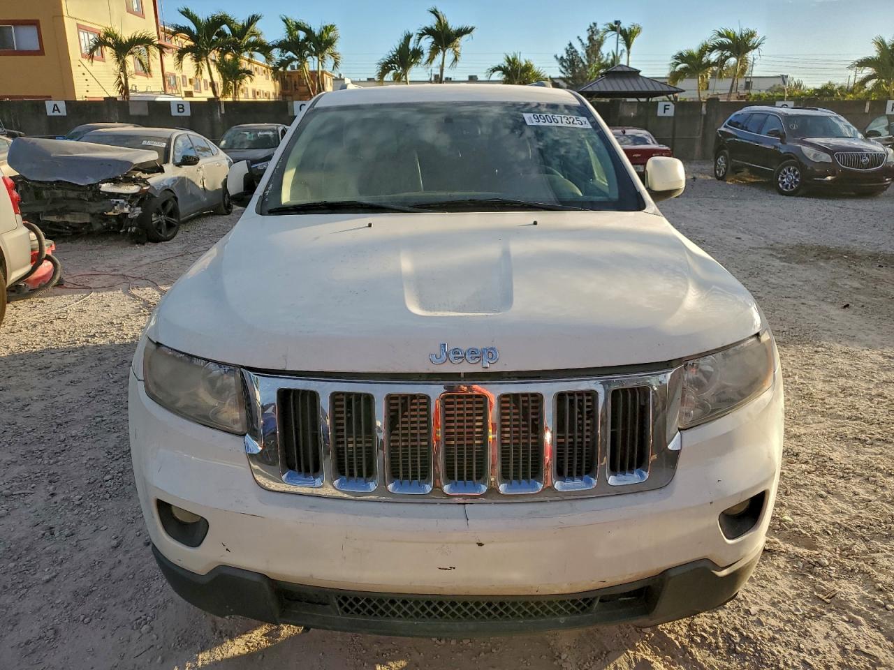Jeep Grand Cherokee Laredo Image 9