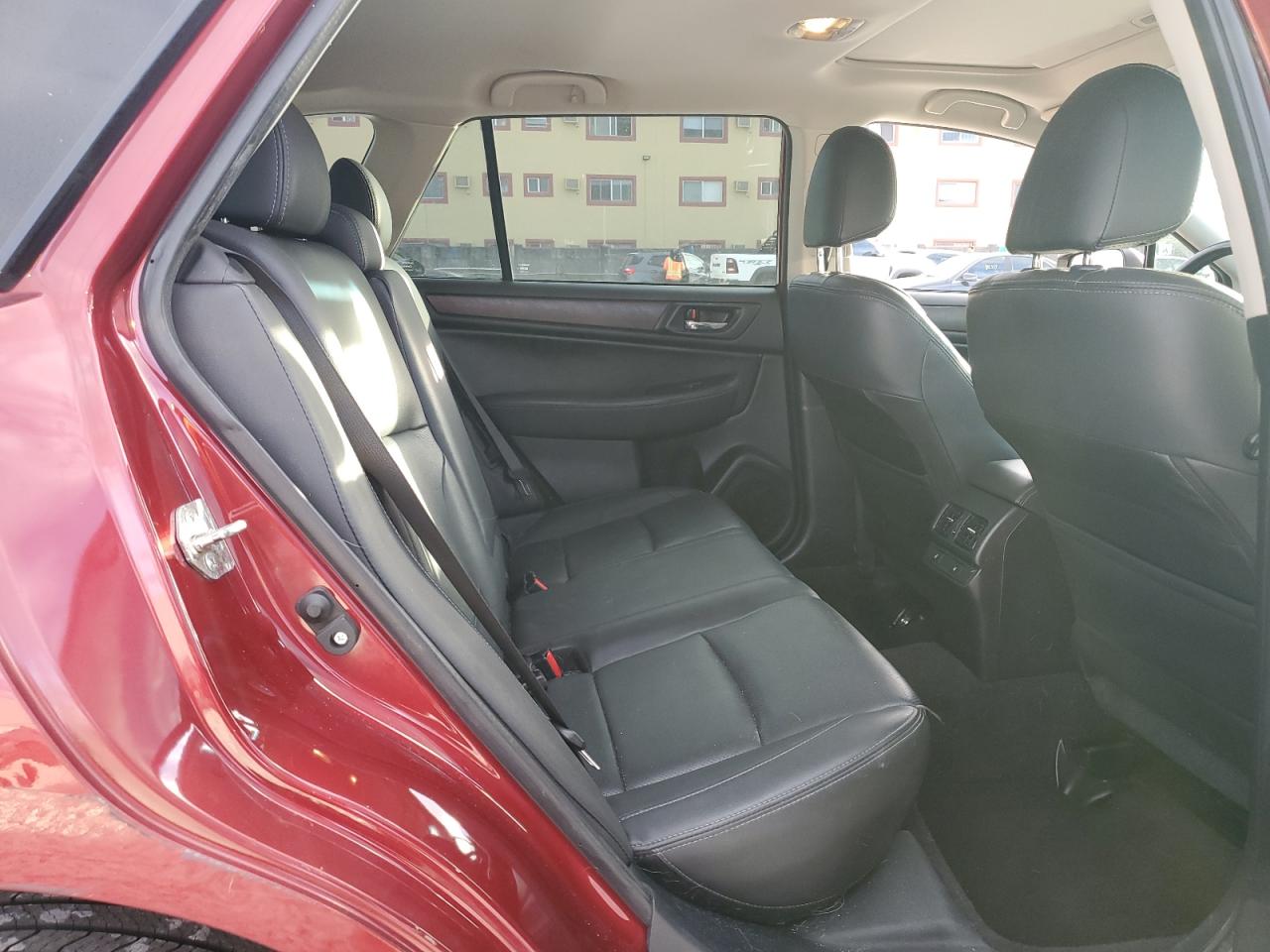 Subaru Outback 2.5i Limited Image 10