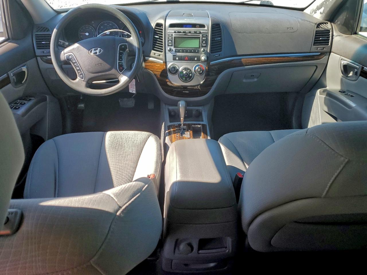 Hyundai SANTA FE Gls Image 9
