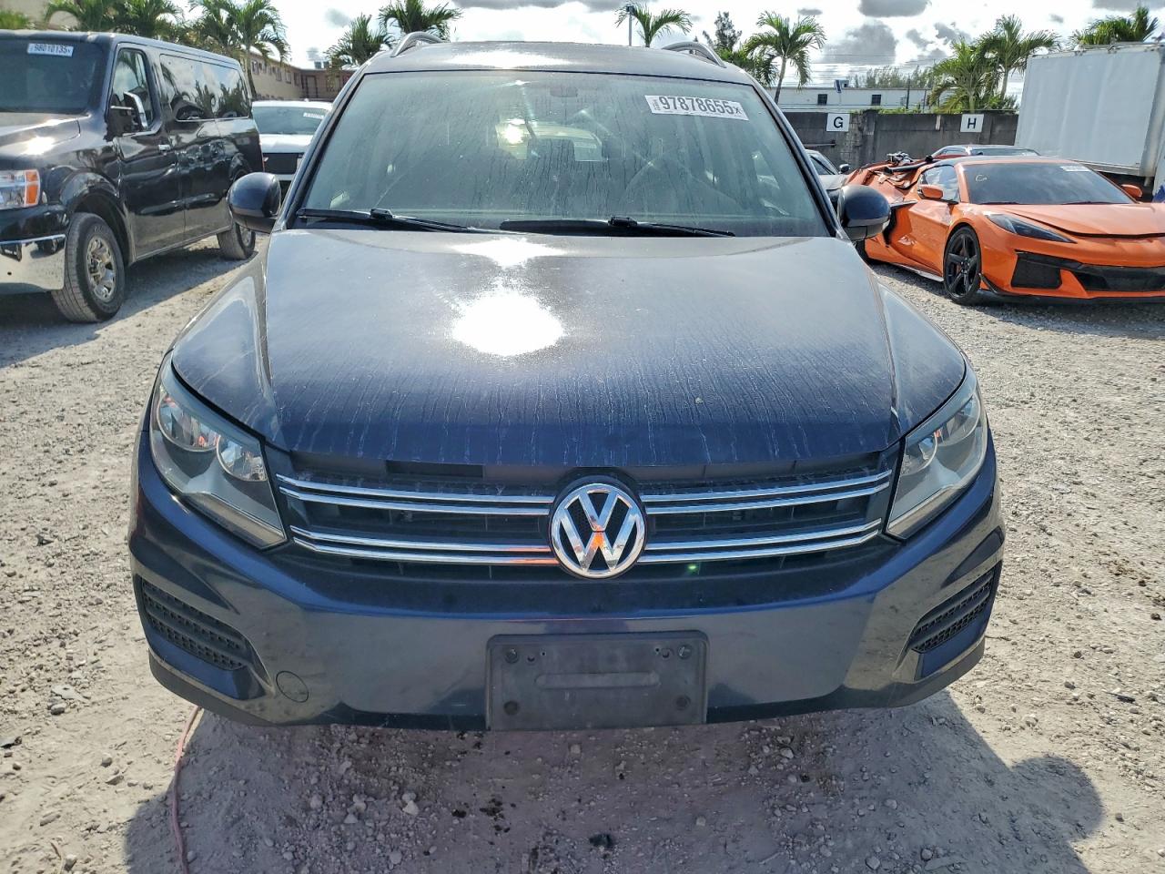 Volkswagen Tiguan S Image 10