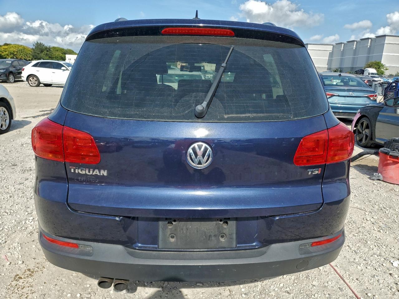 Volkswagen Tiguan S Image 7