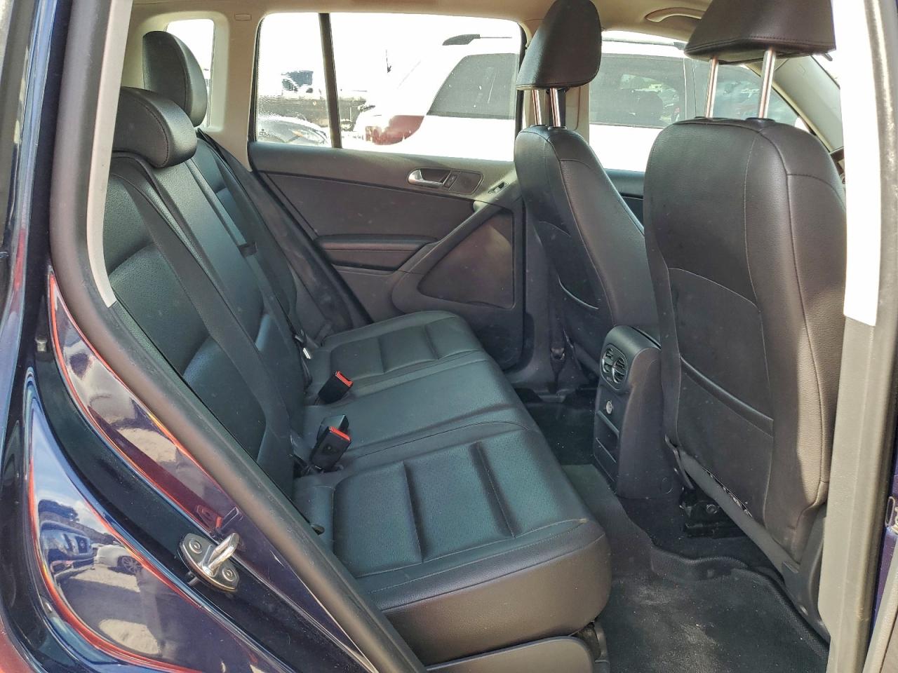 Volkswagen Tiguan S Image 8