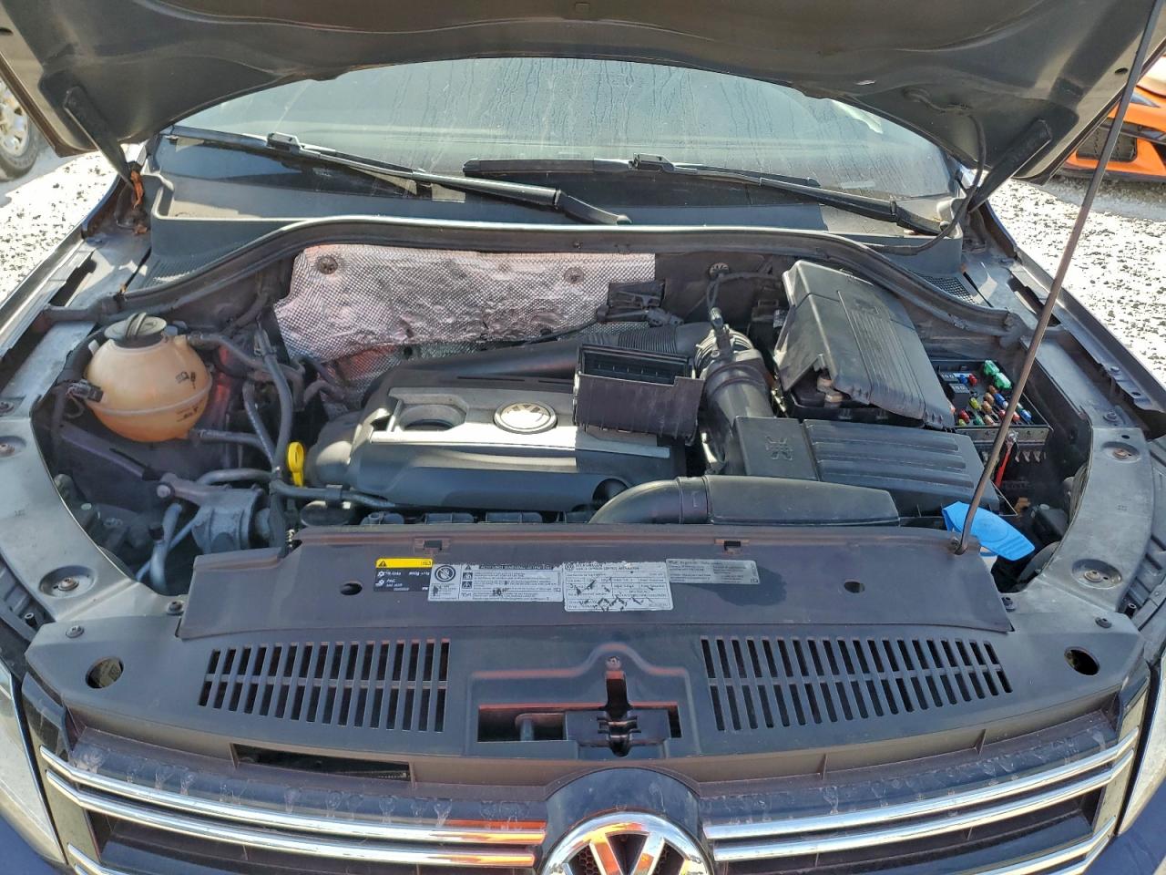 Volkswagen Tiguan S Image 12