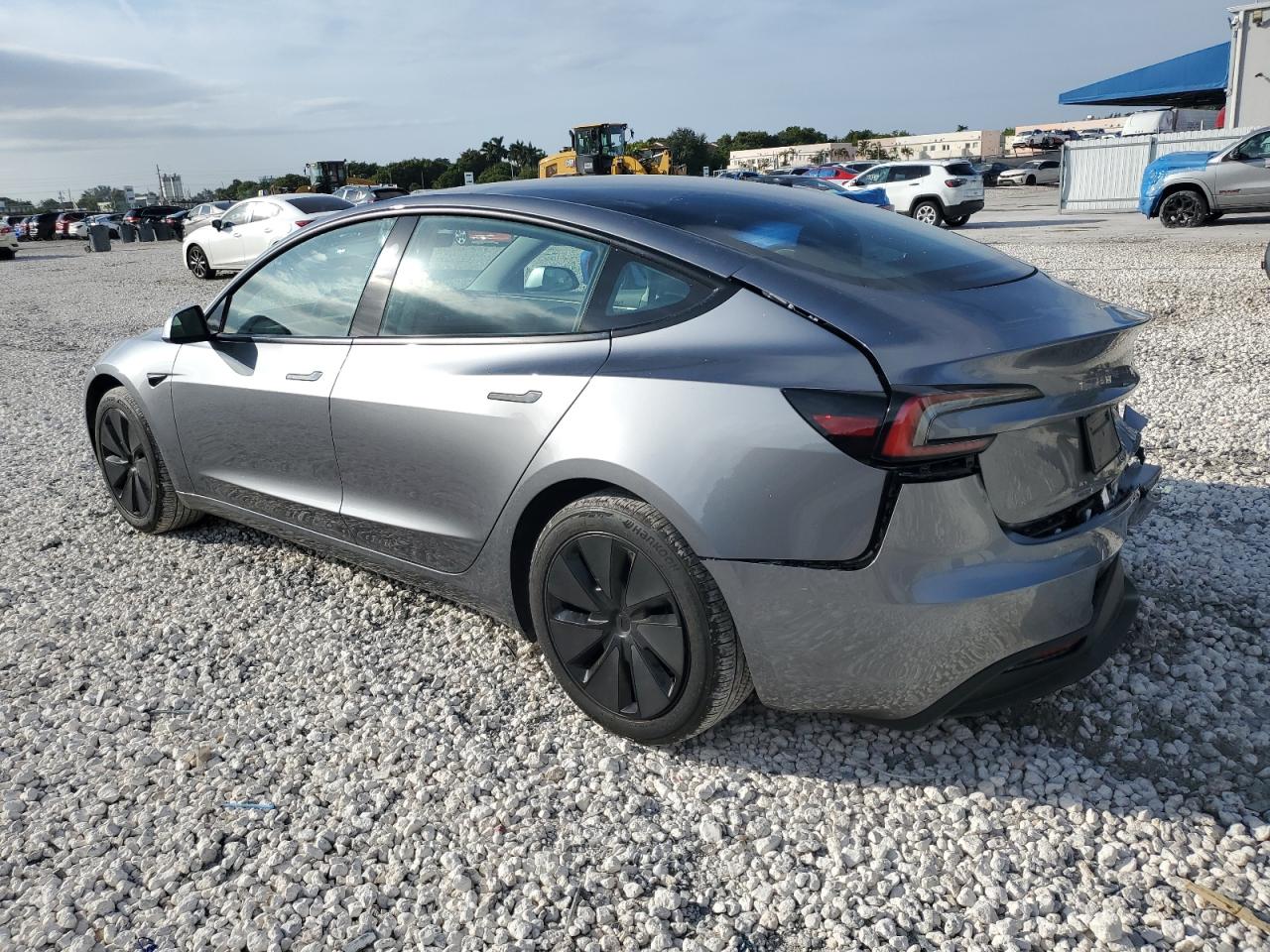 Tesla Model 3 Image 8