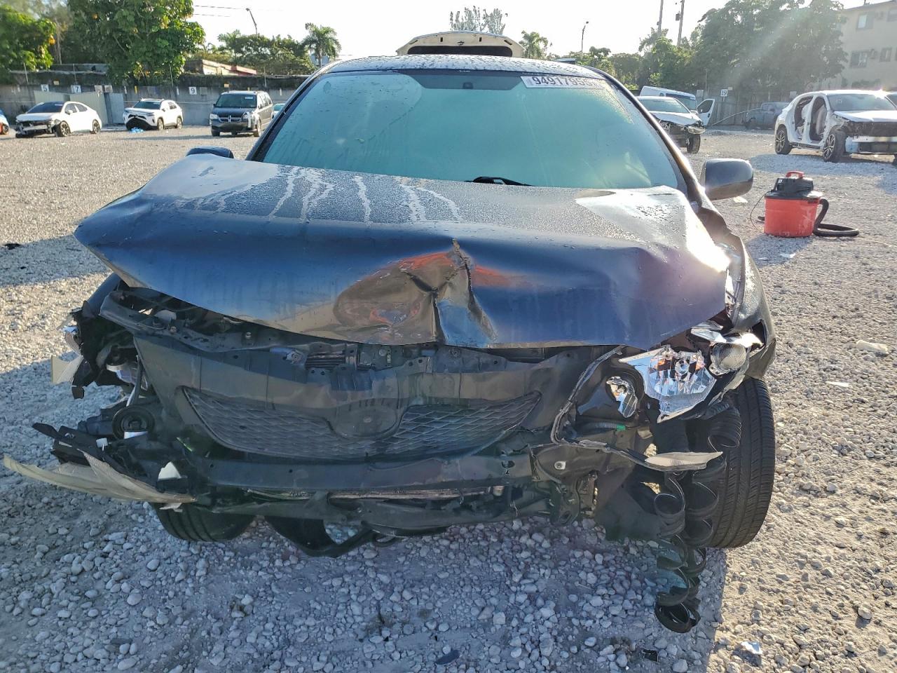 Toyota Corolla Base Image 9