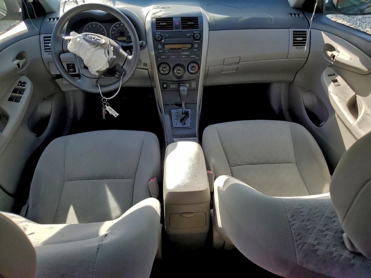 Toyota Corolla Base Image 6