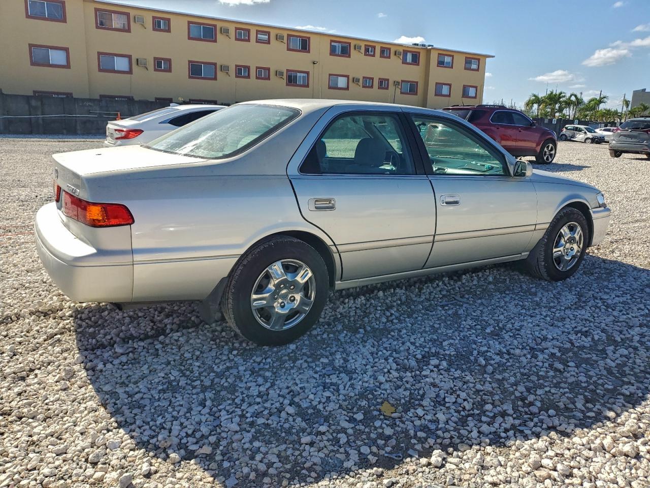 Toyota Camry Ce Image 2