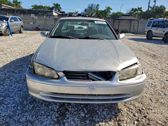 Toyota Camry Ce Image 11