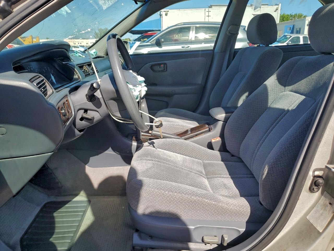 Toyota Camry Ce Image 5