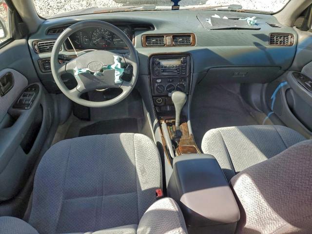 Toyota Camry Ce Image 12