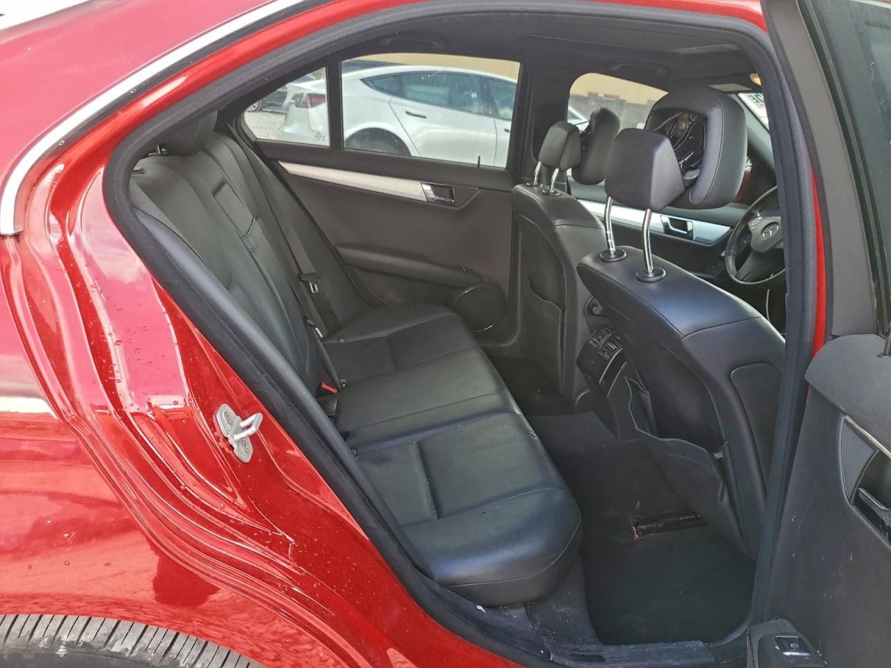 Mercedes-Benz C-Class 300 Image 6