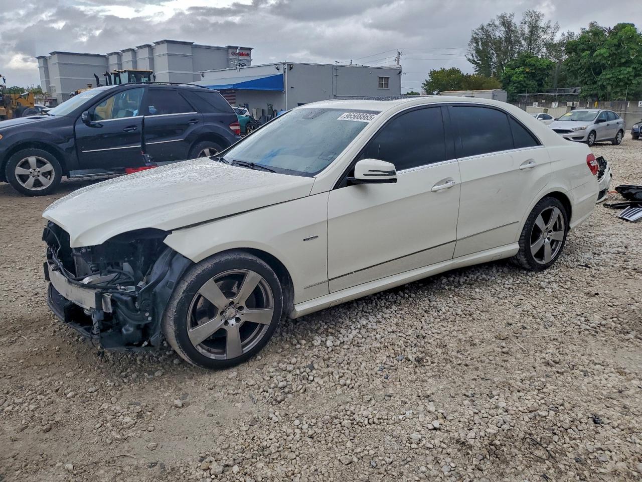 Mercedes-Benz E-Class 350 Image 1