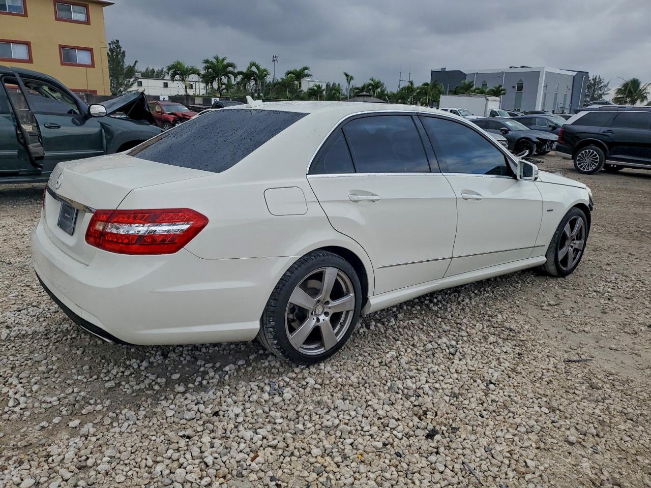 Mercedes-Benz E-Class 350 Image 6