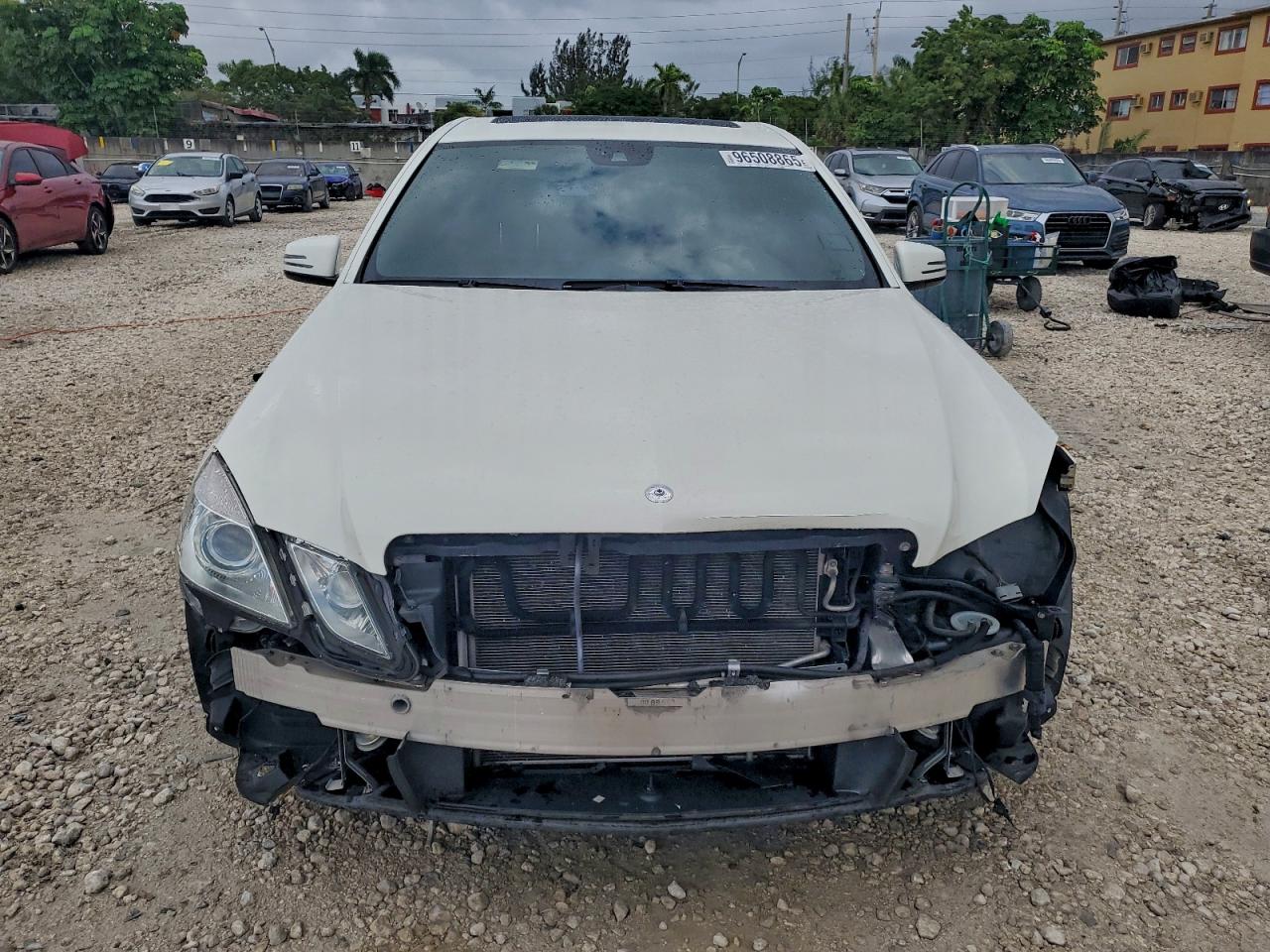 Mercedes-Benz E-Class 350 Image 4