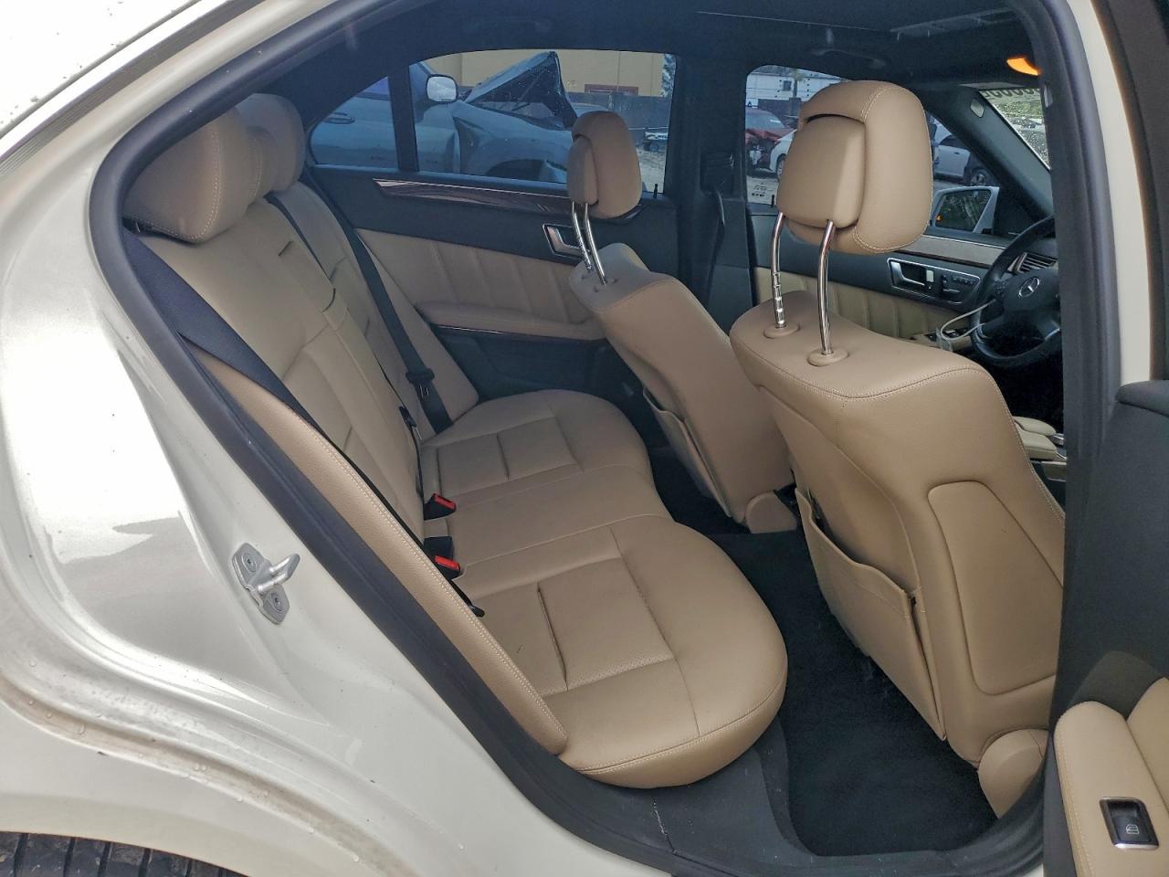 Mercedes-Benz E-Class 350 Image 8