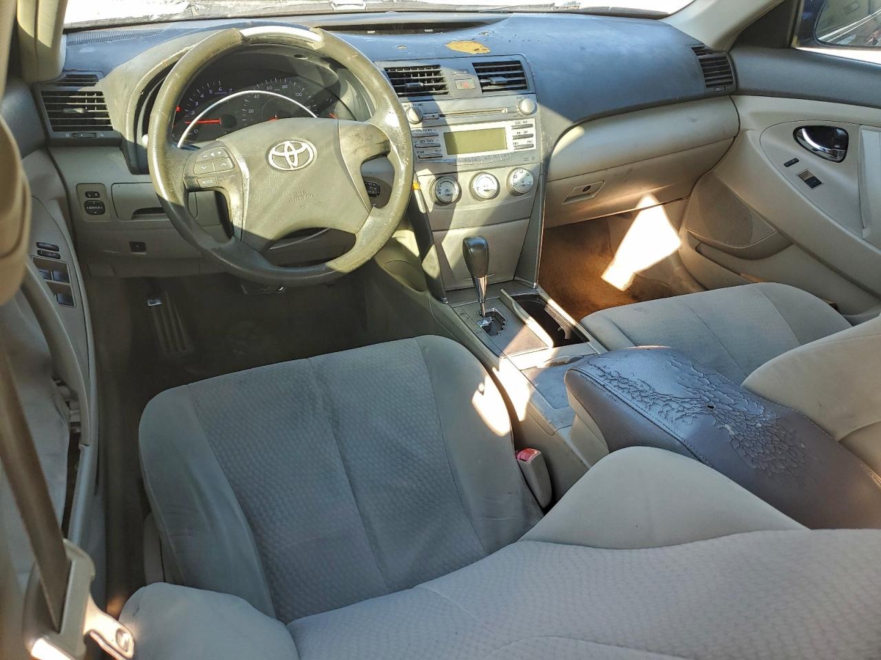 Toyota Camry Base Image 9