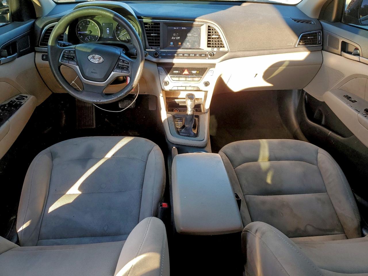 Hyundai ELANTRA Sel Image 8