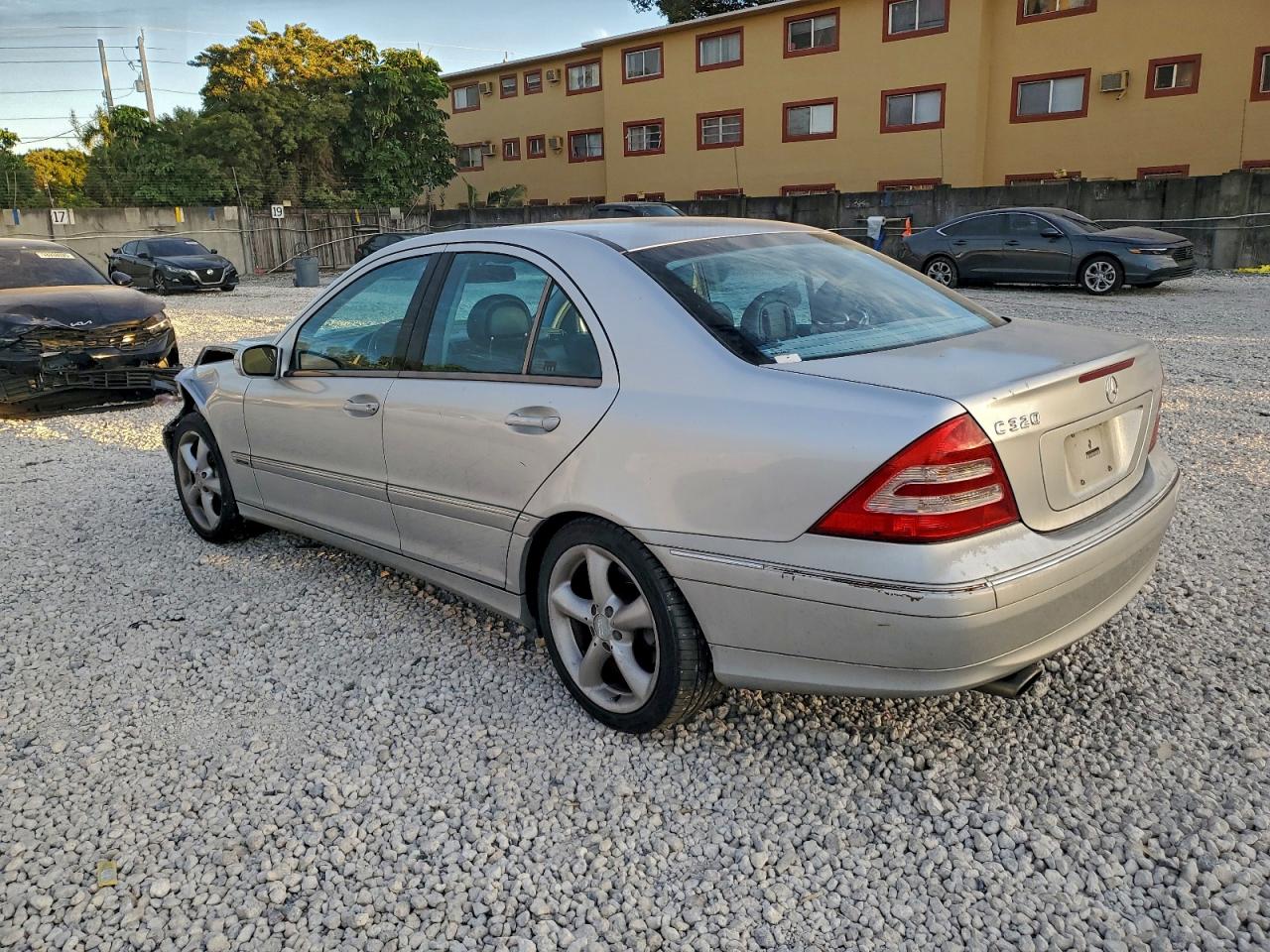 Mercedes-Benz C-Class 320 Image 3