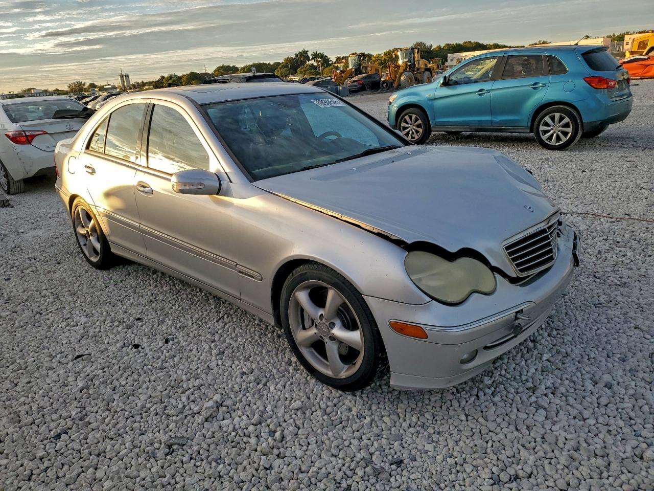 Mercedes-Benz C-Class 320 Image 8