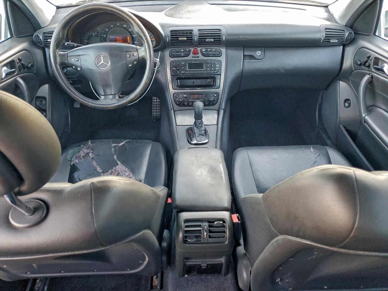 Mercedes-Benz C-Class 320 Image 12