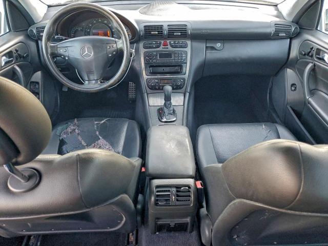 Mercedes-Benz C-Class 320 Image 12