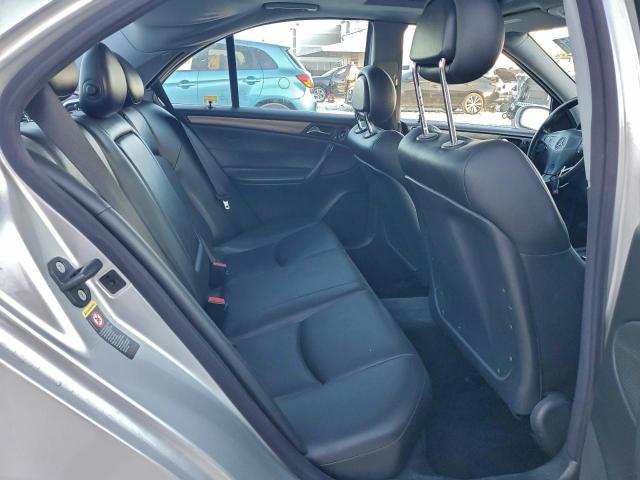 Mercedes-Benz C-Class 320 Image 7