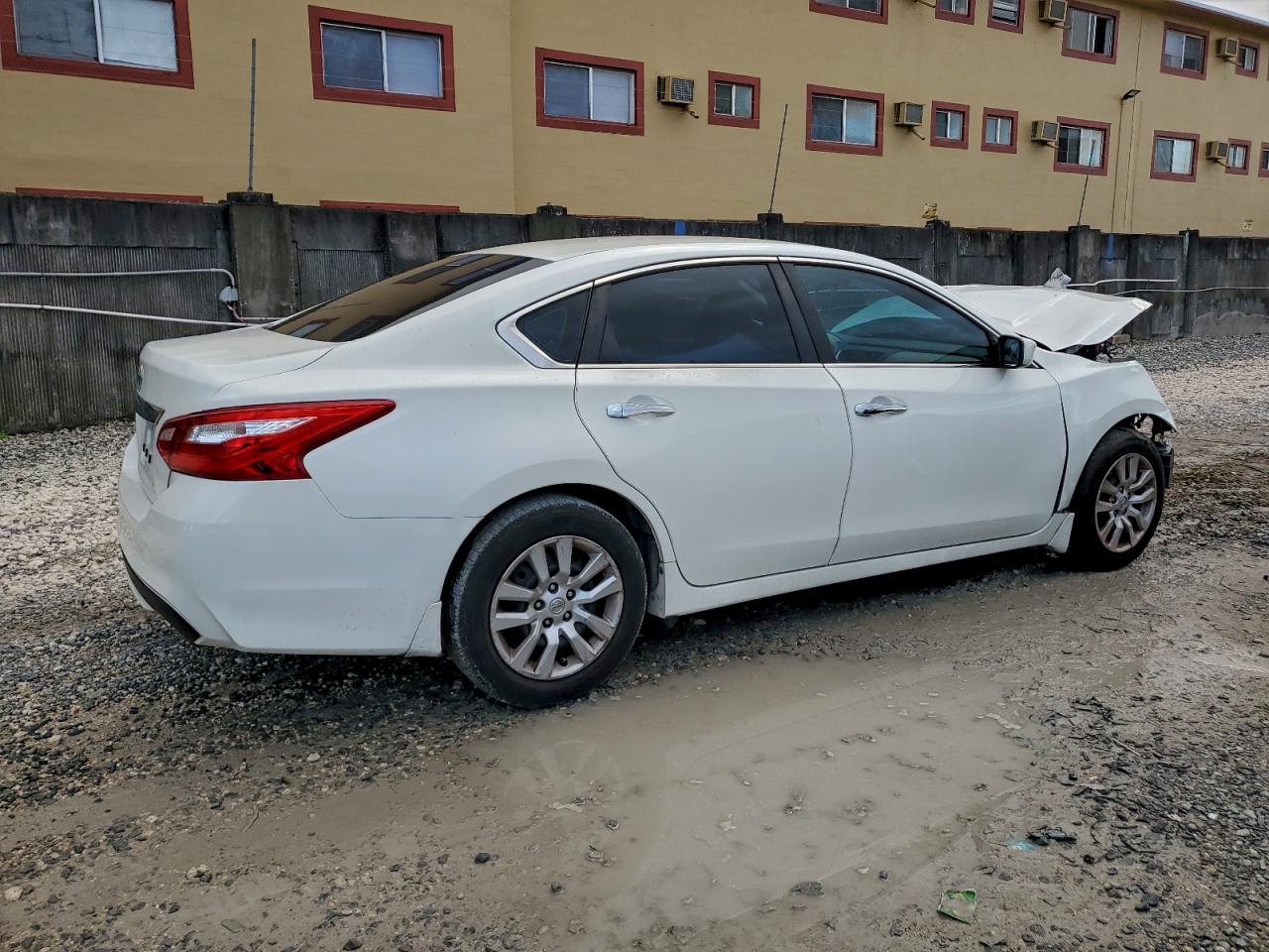 Nissan Altima 2.5 Image 2